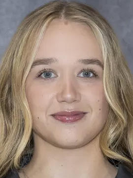 Lisa Schröfl headshot