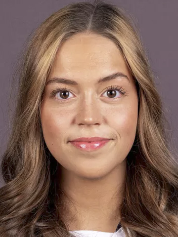 Emma Pfeffer headshot