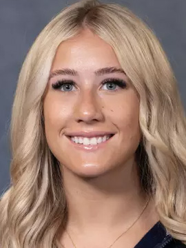 Calli Arnold headshot