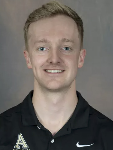 Evan Szary headshot