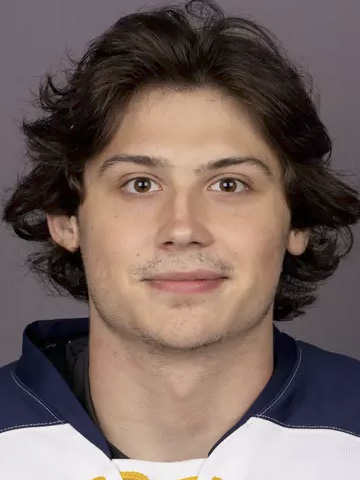 Vann Yuhas headshot